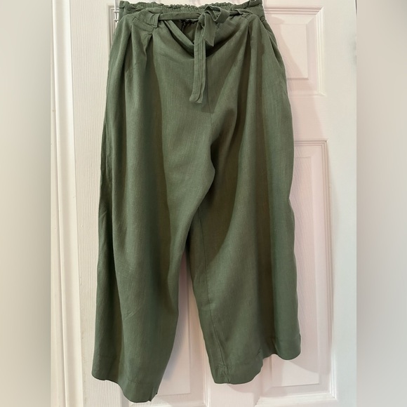 Experience comfort and style these green capris. - Picture 1 of 3